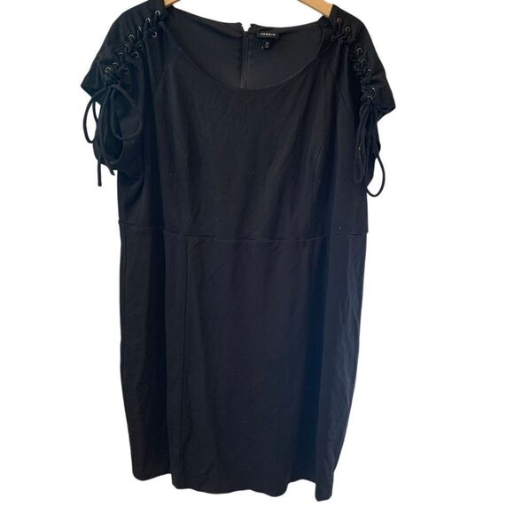 torrid Dresses & Skirts - EUC Torrid Black Grommet and Lacing Shoulder Zip Back Mini Dress Size 26